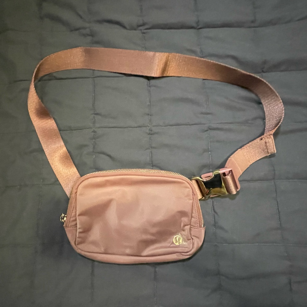 NWOT Lululemon Everywhere Belt Bag Rose Gold Color Gold Hardware